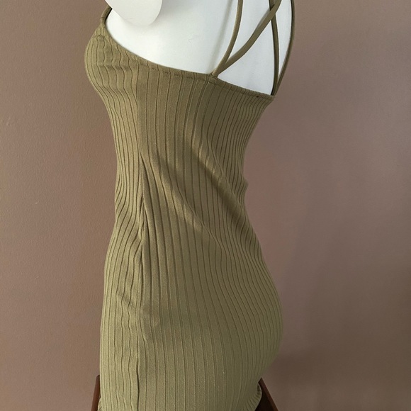 Dress - Picture 4 of 6